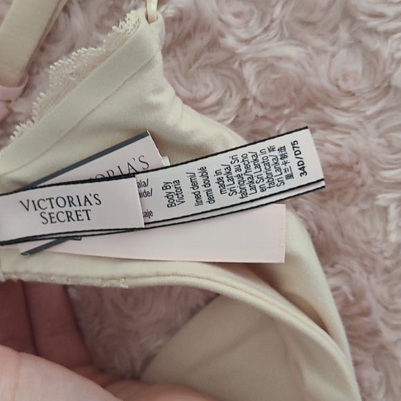 Body by Victoria Lightly Lined Smooth & Lace Demi Bra - Picture 4 of 5